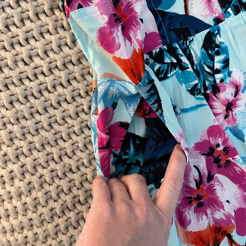 Women’s Express Floral Mini Dress (with pockets) - Picture 5 of 6